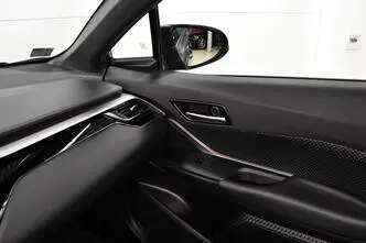 Toyota C-HR, hübriid, automaat, esivedu