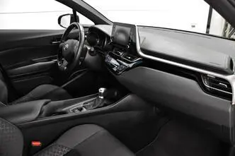 Toyota C-HR, hübriid, automaat, esivedu