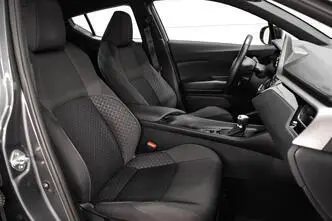 Toyota C-HR, hübriid, automaat, esivedu