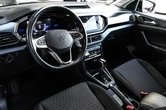 Volkswagen T-Cross, bensiin, automaat, esivedu