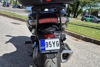 Honda DN-01 (NSA 700A), 0.7, 45 kW, bensiin, automaat, tagavedu