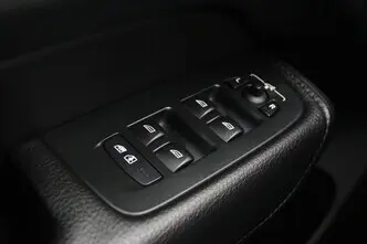 Volvo XC60, 2.0, 145 kW, гибрид, автомат, полный привод