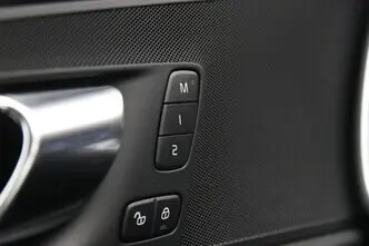 Volvo XC60, 2.0, 145 kW, гибрид, автомат, полный привод
