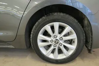 Toyota Corolla, 1.8, 72 kW, гибрид, автомат, передний привод