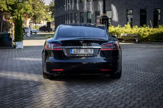 Tesla Model S, 478 kW, elekter, automaat, nelikvedu