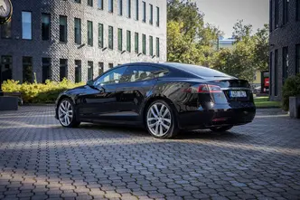 Tesla Model S, 478 kW, elekter, automaat, nelikvedu