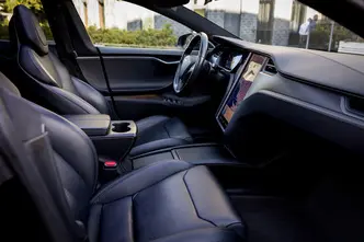 Tesla Model S, 478 kW, elekter, automaat, nelikvedu