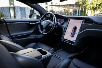 Tesla Model S, 478 kW, elekter, automaat, nelikvedu