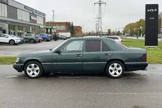 Mercedes-Benz 300, 3.0, 83 kW, дизель, механическая, задний привод