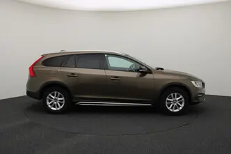 Volvo V60 Cross Country, 2.0, 110 kW, diesel, manual, front-wheel drive