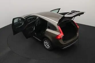Volvo V60 Cross Country, 2.0, 110 kW, diesel, manual, front-wheel drive