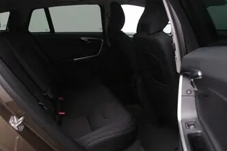 Volvo V60 Cross Country, 2.0, 110 kW, diesel, manual, front-wheel drive