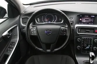 Volvo V60 Cross Country, 2.0, 110 kW, diesel, manual, front-wheel drive