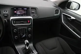 Volvo V60 Cross Country, 2.0, 110 kW, diesel, manual, front-wheel drive