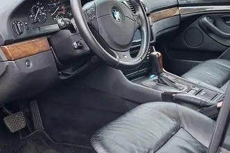 BMW 540, 4.4, 210 kW, bensiin, automaat, tagavedu