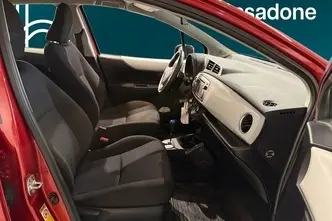 Toyota Yaris, 1.5, 55 kW, hybrid, automatic, front-wheel drive