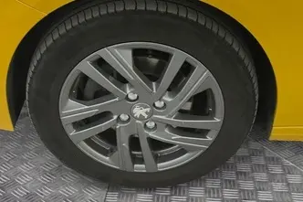 Peugeot 208, 1.2, 74 kW, petrol, automatic, front-wheel drive