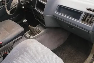 Ford Sierra, 2.0, 77 kW, bensiin, manuaal, tagavedu