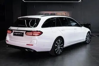 Mercedes-Benz E 300, 2.0, 143 kW, hibrīds, automātiskā, aizmugurējā piedziņa