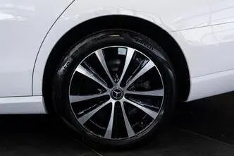 Mercedes-Benz E 300, 2.0, 143 kW, hibrīds, automātiskā, aizmugurējā piedziņa