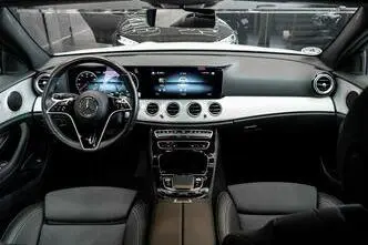 Mercedes-Benz E 300, 2.0, 143 kW, hibrīds, automātiskā, aizmugurējā piedziņa