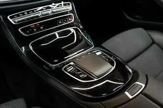 Mercedes-Benz E 300, 2.0, 143 kW, hibrīds, automātiskā, aizmugurējā piedziņa