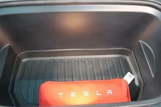 Tesla Model Y, 153 kW, elekter, automaat, nelikvedu