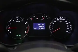 Kia Carens, 1.6, 99 kW, bensiin, manuaal, esivedu