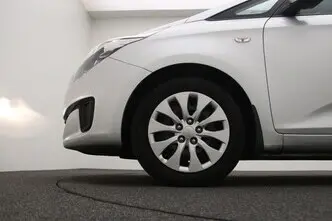 Kia Carens, 1.6, 99 kW, bensiin, manuaal, esivedu