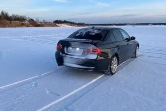 BMW 320, 2.0, 110 kW, bensiin, manuaal, tagavedu