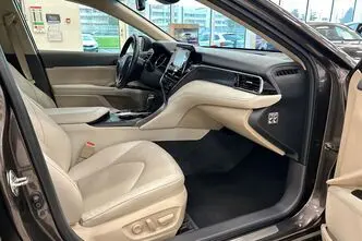 Toyota Camry, 2.5, 131 kW, hybrid, automatic, front-wheel drive