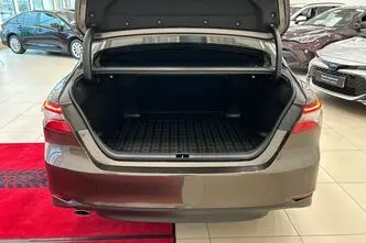 Toyota Camry, 2.5, 131 kW, hybrid, automatic, front-wheel drive