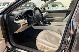 Toyota Camry, 2.5, 131 kW, hybrid, automatic, front-wheel drive