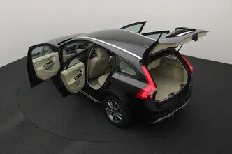 Volvo V60 Cross Country, 2.0, 110 kW, diesel, manual, front-wheel drive