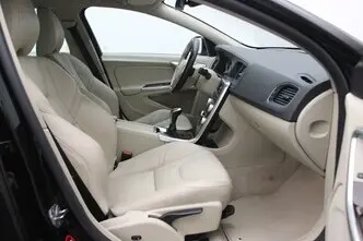 Volvo V60 Cross Country, 2.0, 110 kW, diesel, manual, front-wheel drive