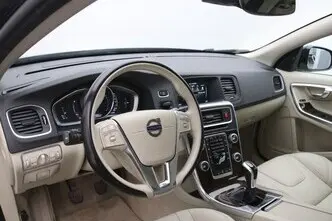 Volvo V60 Cross Country, 2.0, 110 kW, diesel, manual, front-wheel drive