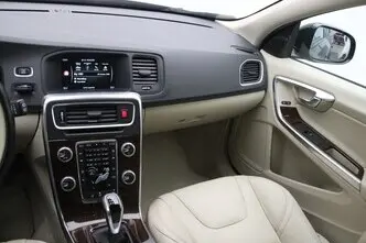 Volvo V60 Cross Country, 2.0, 110 kW, diesel, manual, front-wheel drive