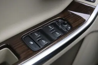 Volvo V60 Cross Country, 2.0, 110 kW, diesel, manual, front-wheel drive