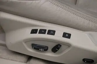 Volvo V60 Cross Country, 2.0, 110 kW, diesel, manual, front-wheel drive