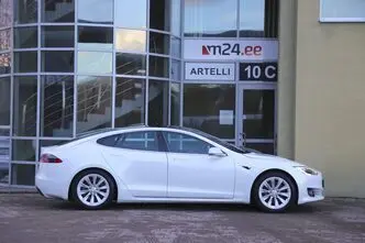 Tesla Model S, 169 kW, electric, four-wheel drive