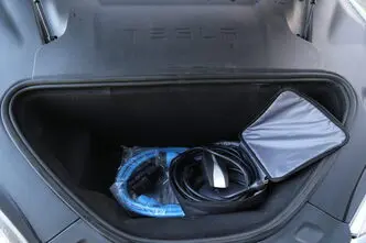 Tesla Model S, 169 kW, electric, four-wheel drive