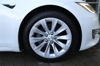 Tesla Model S, 169 kW, electric, four-wheel drive