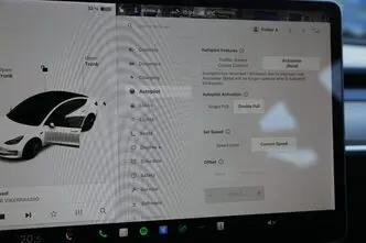 Tesla Model 3, 153 kW, electric, automatic, four-wheel drive
