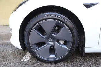 Tesla Model 3, 153 kW, electric, automatic, four-wheel drive