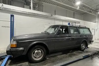 Volvo 240, 2.3, 100 kW, bensiin, manuaal, tagavedu
