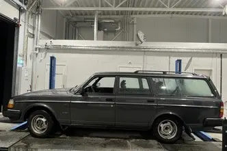 Volvo 240, 2.3, 100 kW, bensiin, manuaal, tagavedu