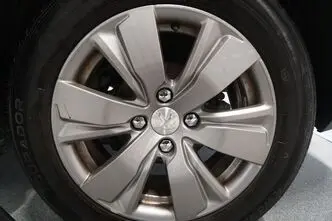 Peugeot 2008, 1.2, 60 kW, bensiin, manuaal, esivedu