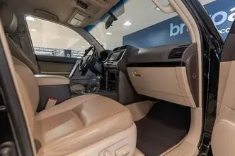 Toyota Land Cruiser, 2.8, 130 kW, дизель, автомат, полный привод