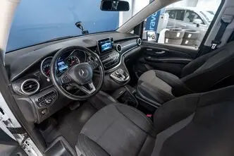 Mercedes-Benz V 220, 2.1, 120 kW, diesel, automatic, rear-wheel drive