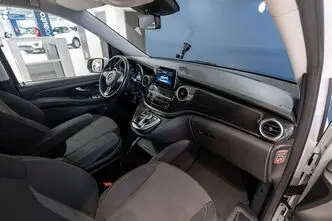 Mercedes-Benz V 220, 2.1, 120 kW, diesel, automatic, rear-wheel drive